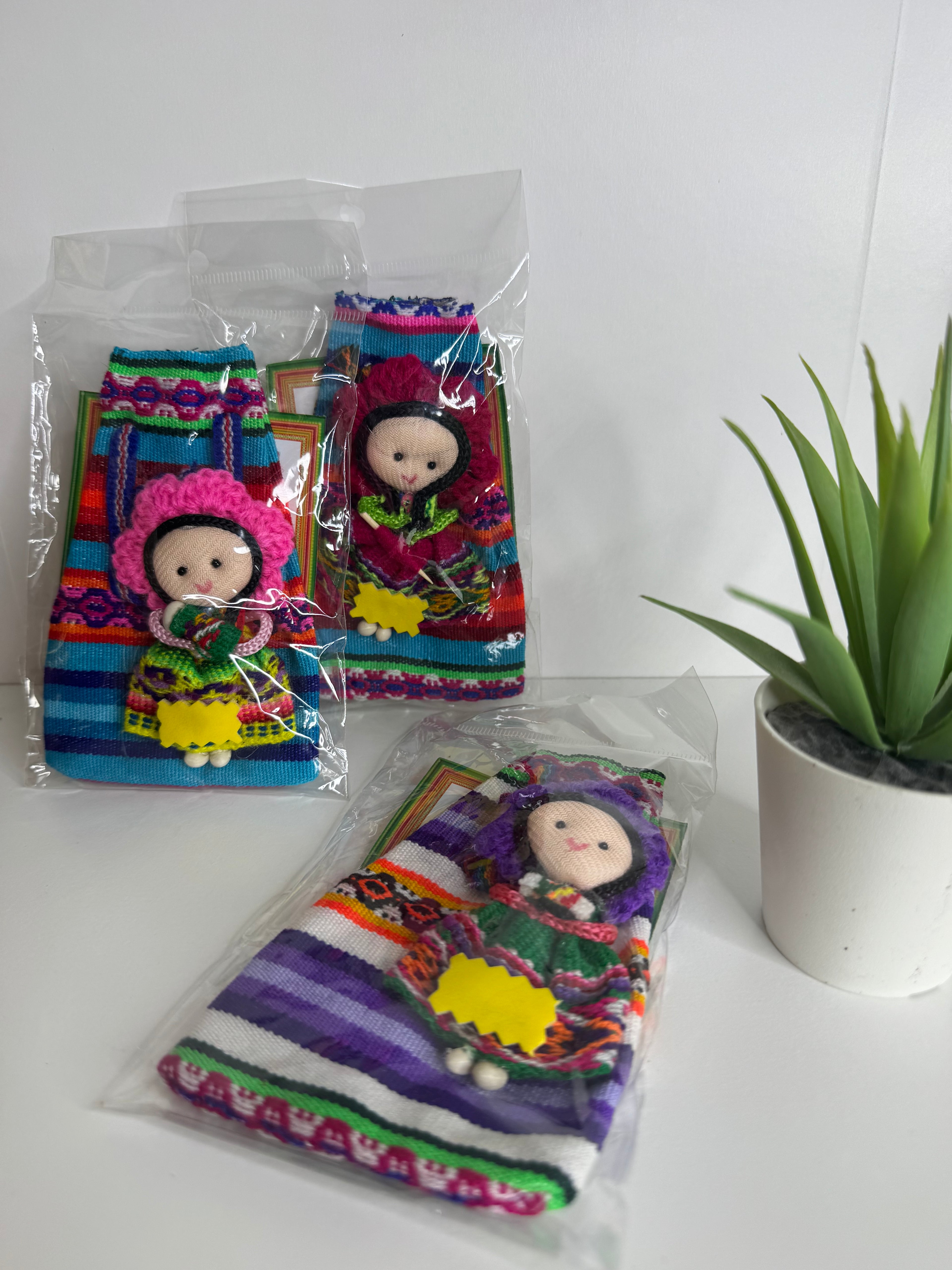 Muñequitas Quitapenas con Bolsa – Amuleto de Protección, Calma y Liberación Emocional