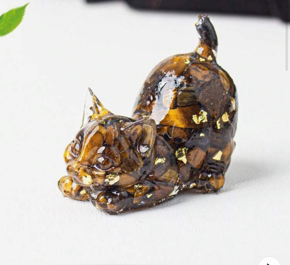 Figura gato de resina con mineral
