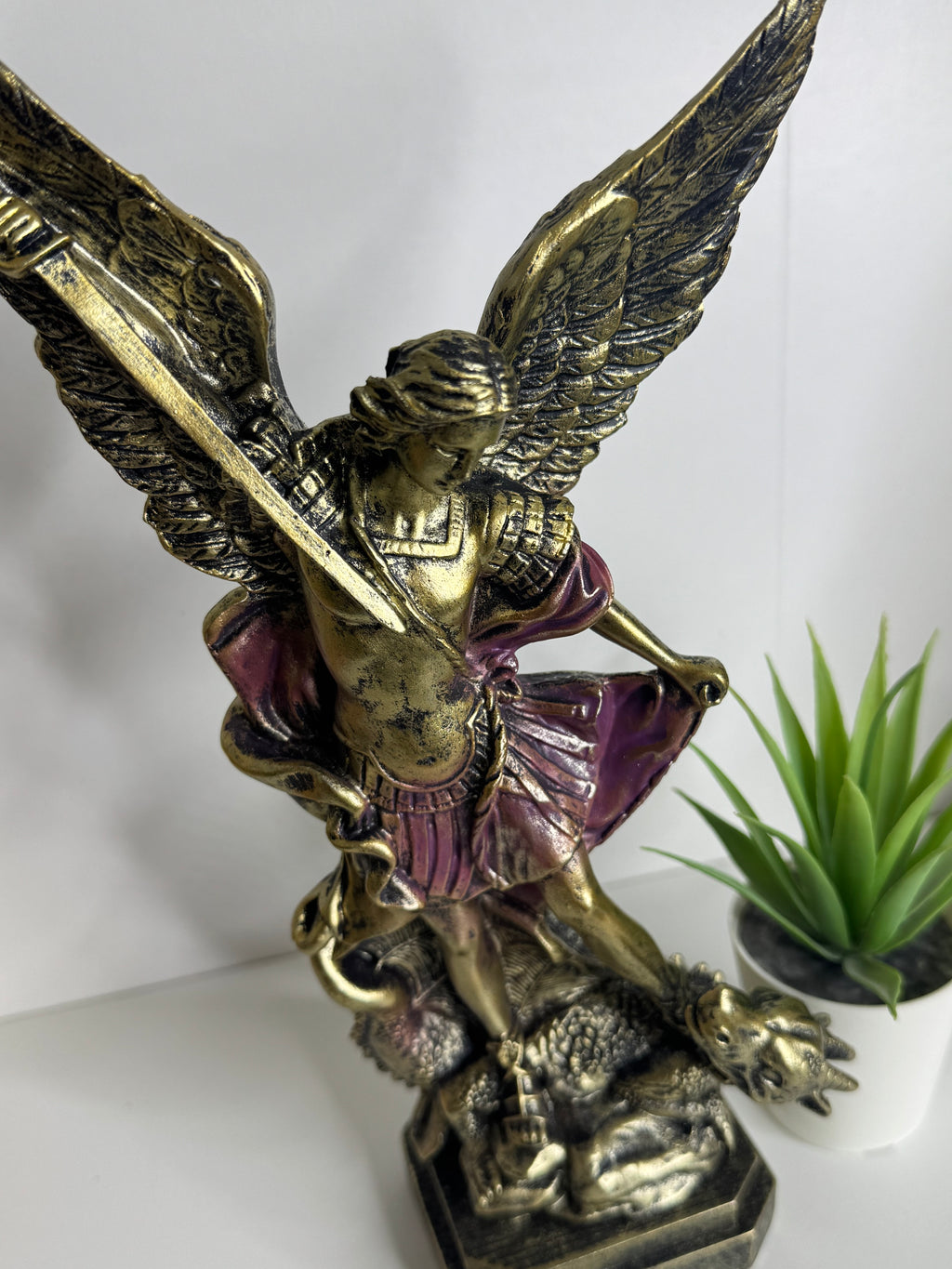 Arcángel San Miguel Figura – Protección, Justicia y Corte de Energías Negativas
