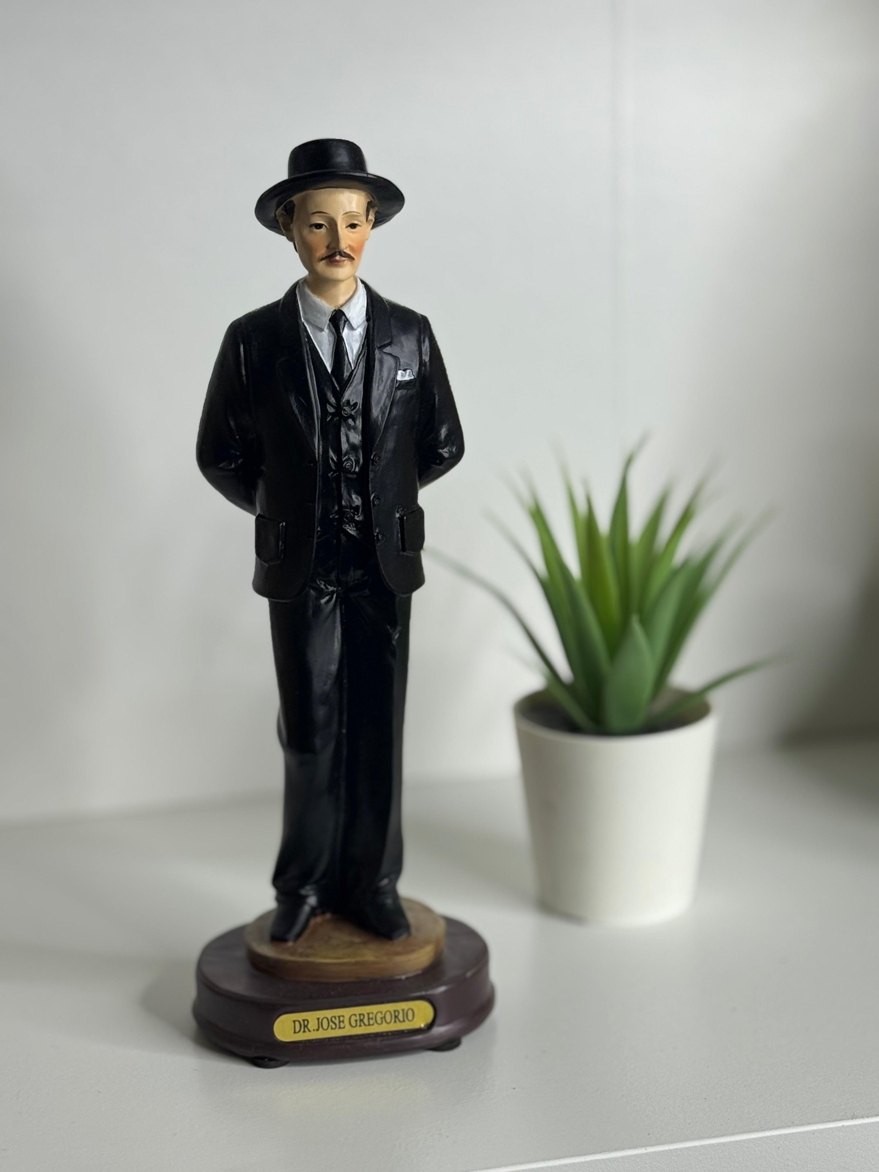 Figura Grande de José Gregorio Hernández – Protección, Salud y Sanación Espiritual