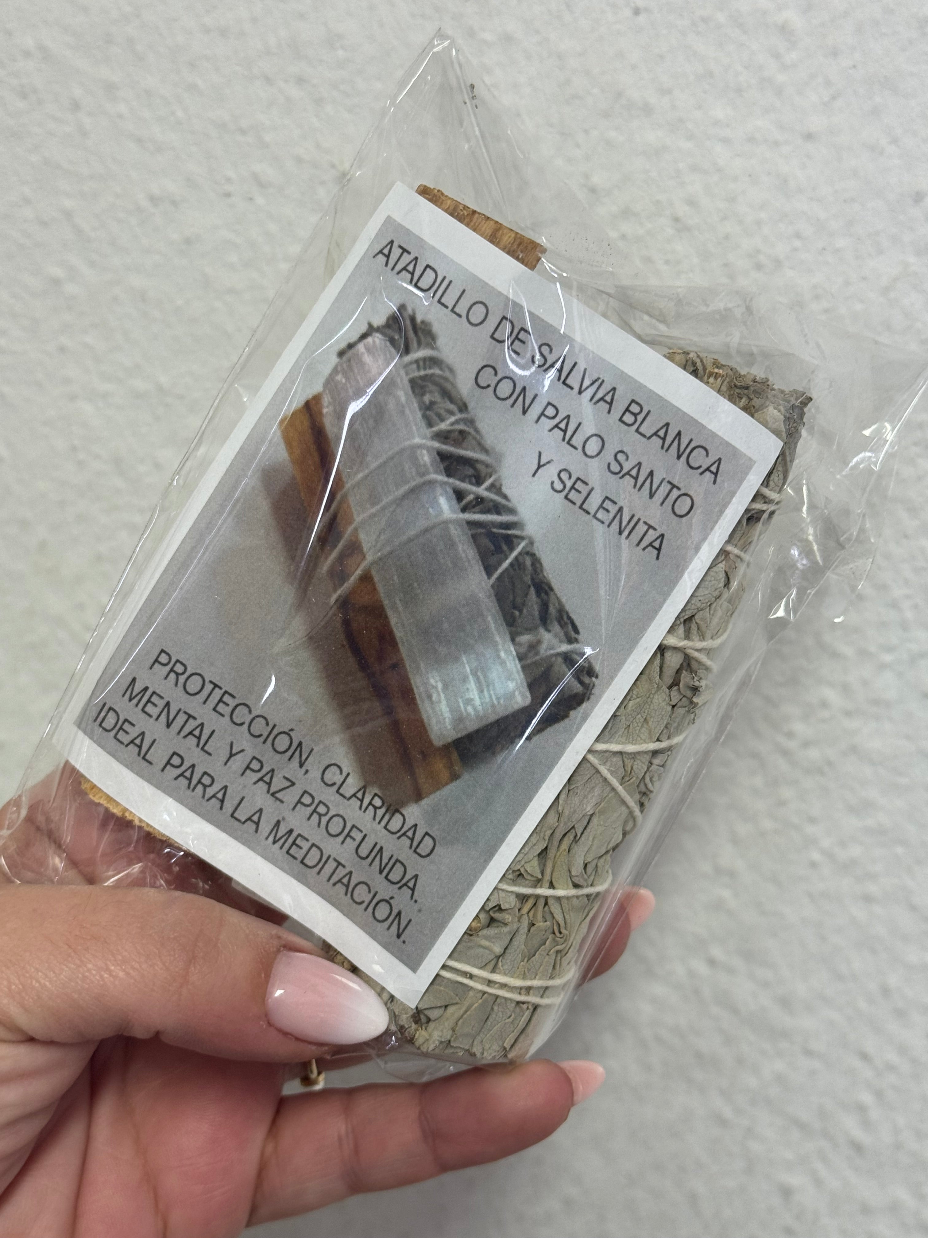 Atado de Salvia Blanca con Palo Santo y Selenita – Limpieza Energética Completa