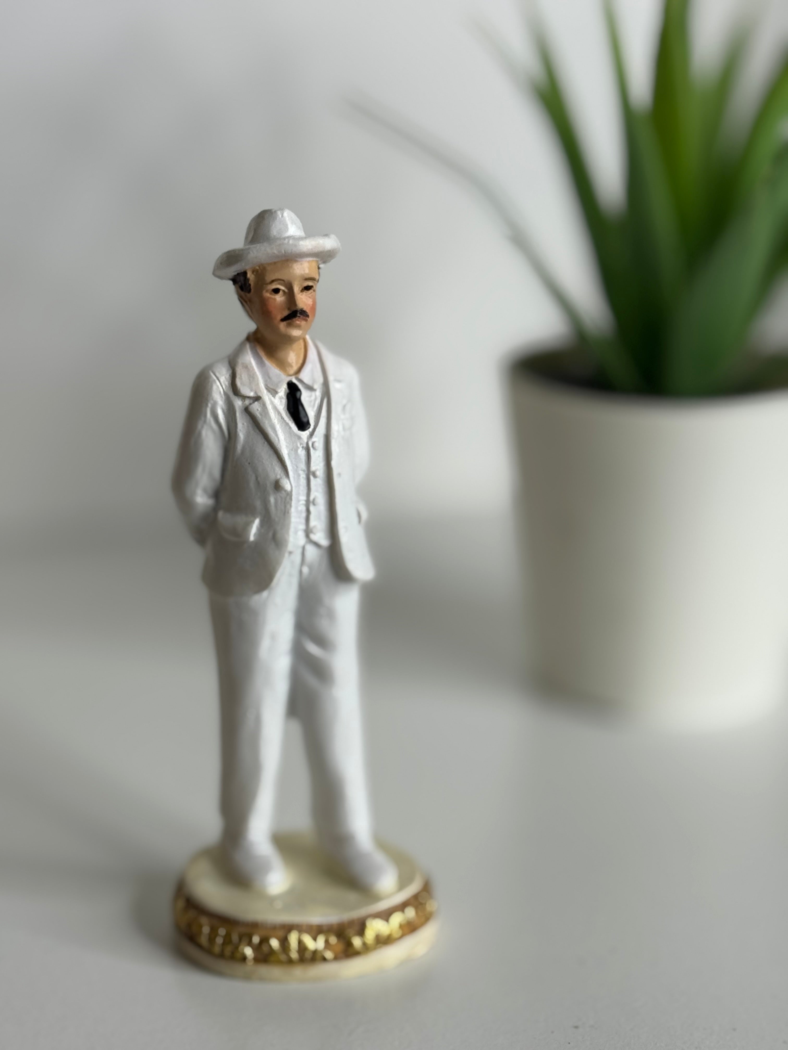Figura Pequeña de José Gregorio Hernández – Protección, Salud y Fe