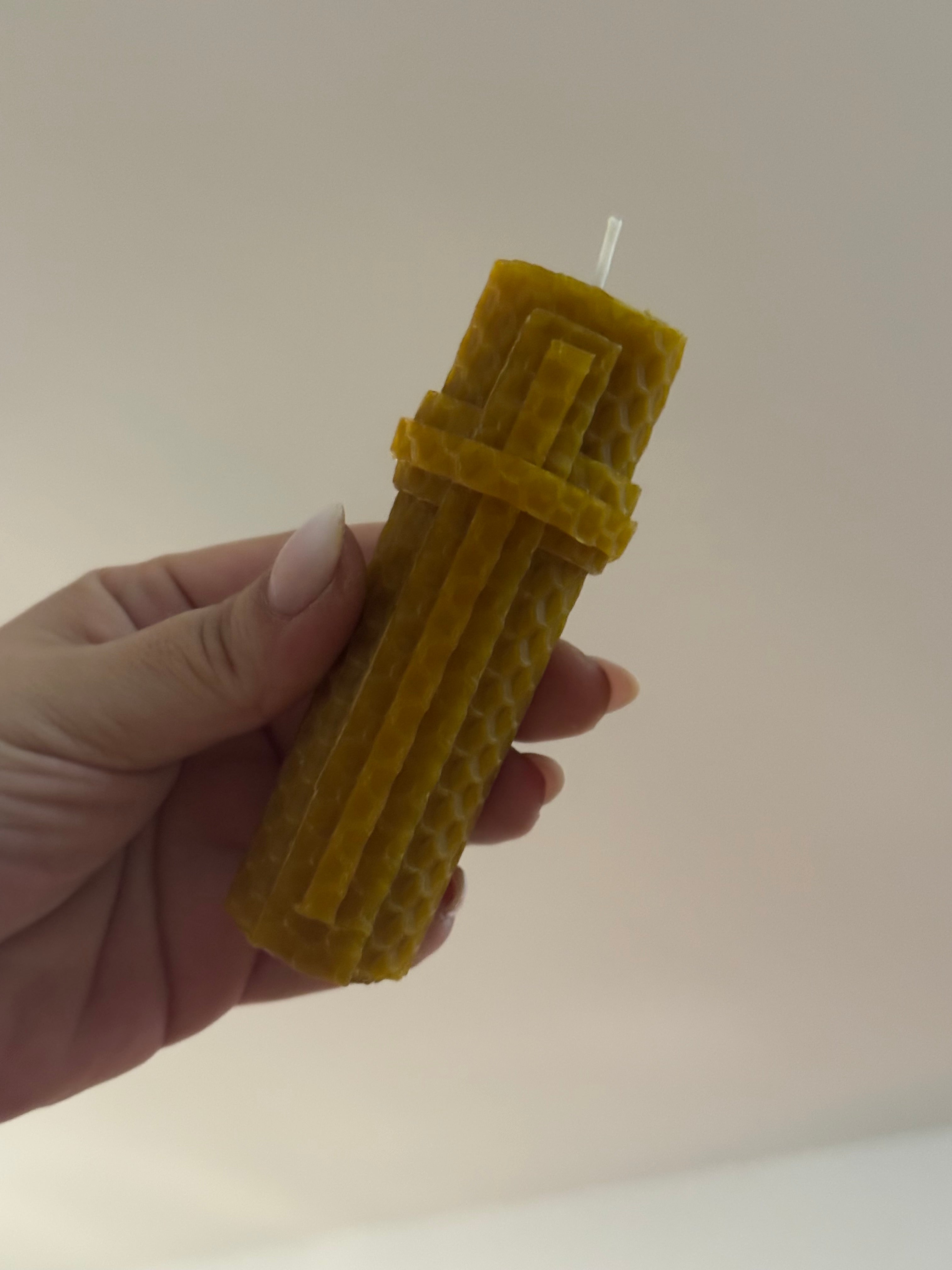 Vela de Protección con Agua Bendita – Artesanal | Renacer de Luna Shop