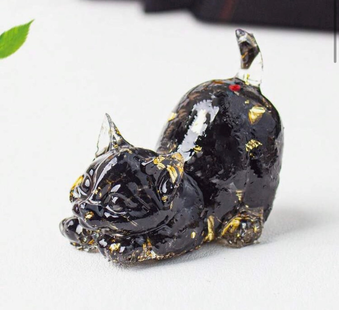 Figura gato de resina con mineral