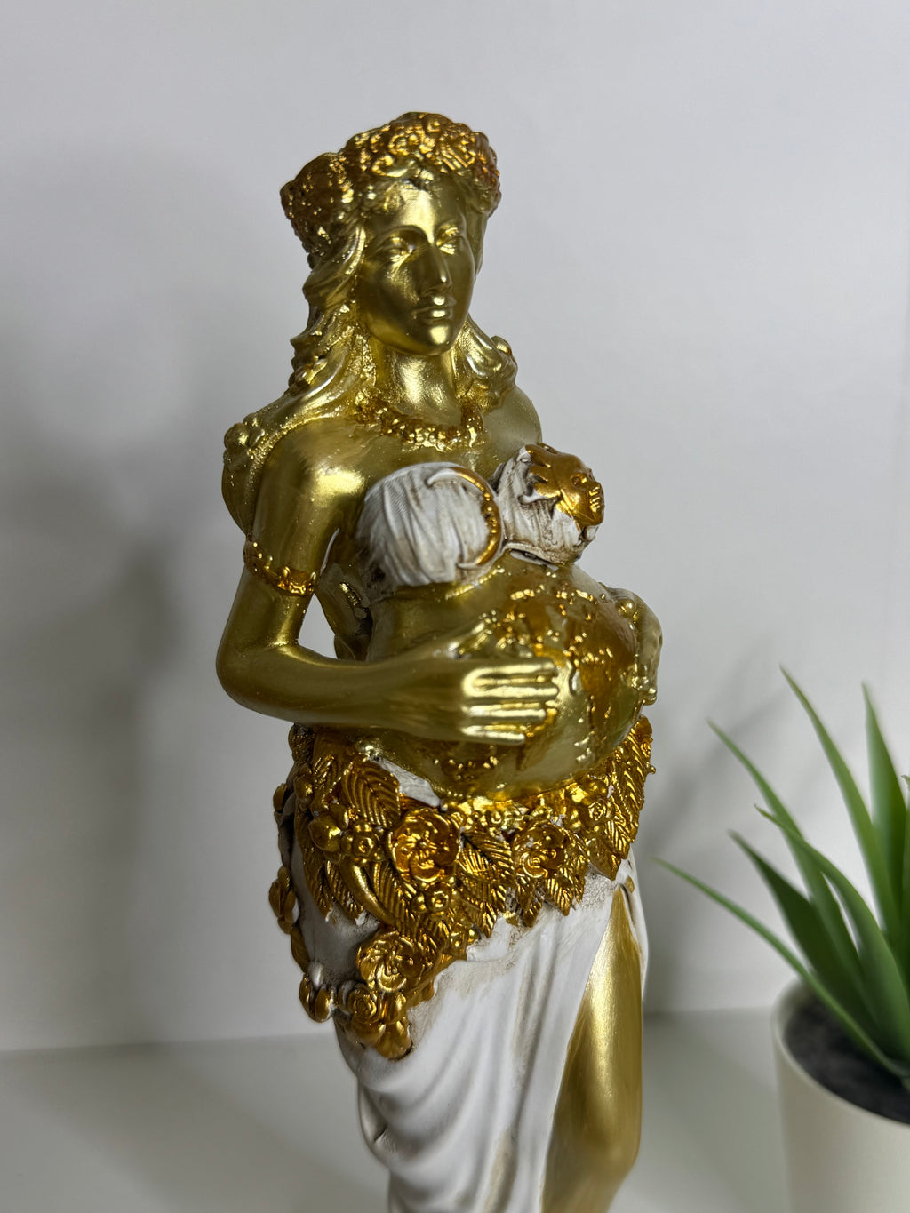 Figura Gaia de Pie – Energía Femenina, Fertilidad y Abundancia