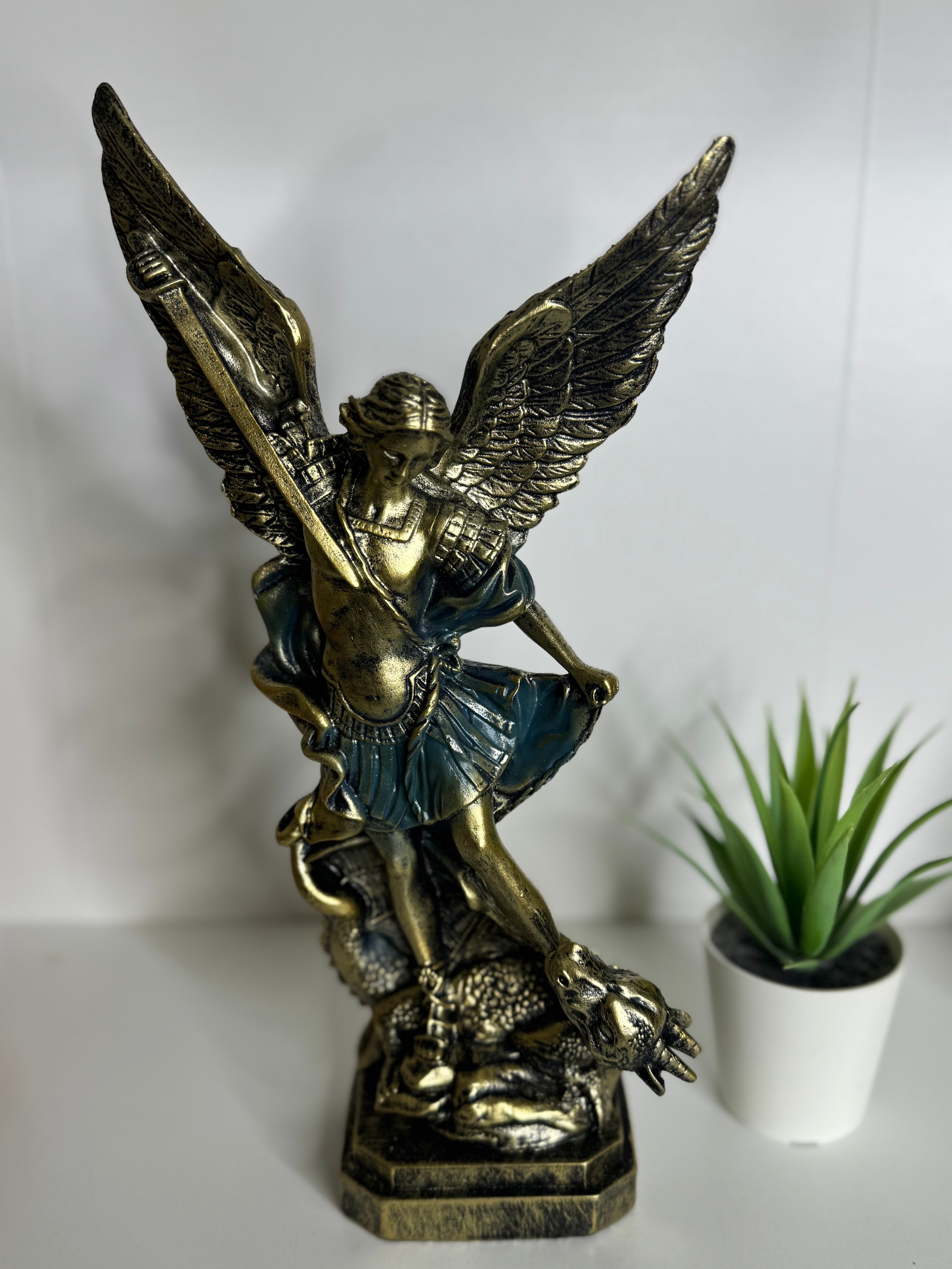 Arcángel San Miguel Figura – Protección, Justicia y Corte de Energías Negativas