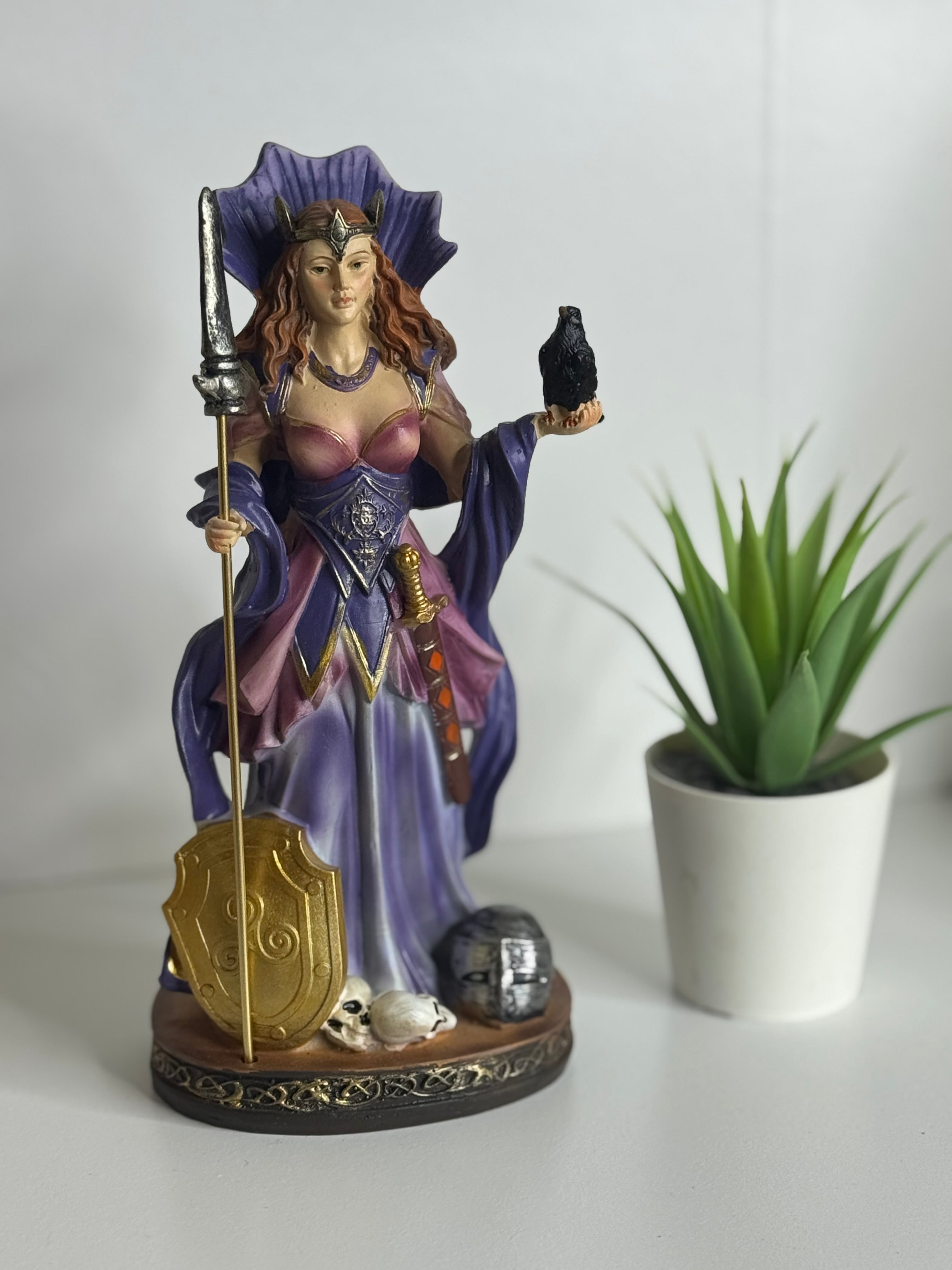 Figura de la Diosa Morrigan – Protección, Poder y Transformación Espiritual