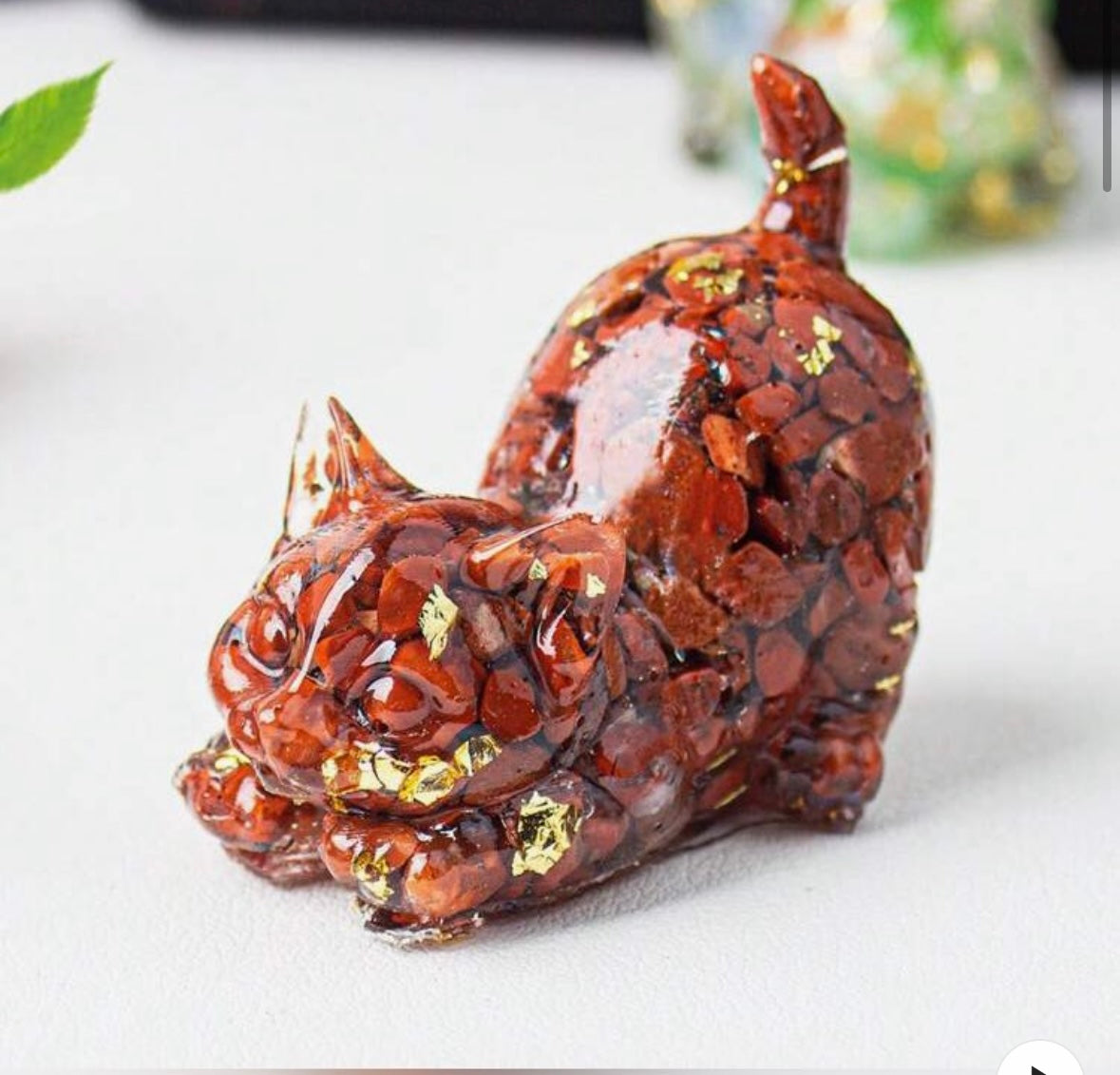 Figura gato de resina con mineral